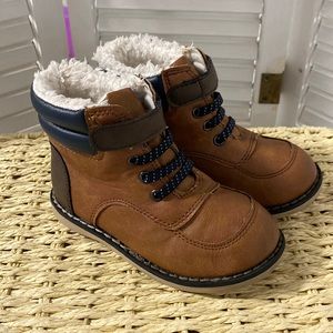 Boy’s Old Navy boots